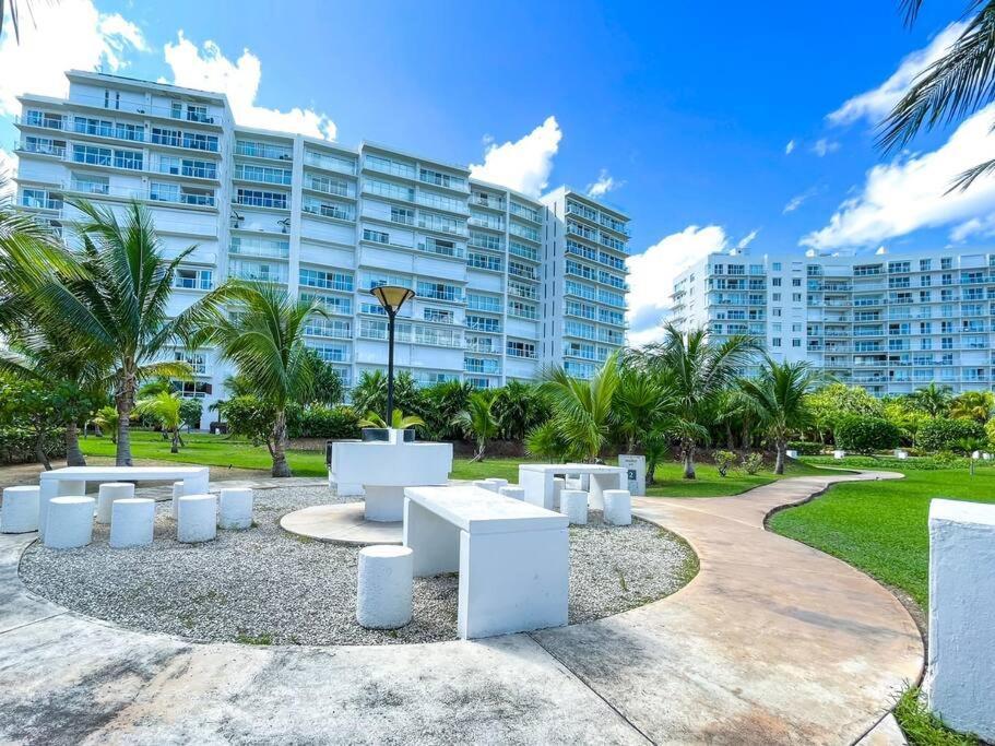 Punta Me Luxury Apartments Ocean View & Beach Front In Amara Cancun Exterior photo